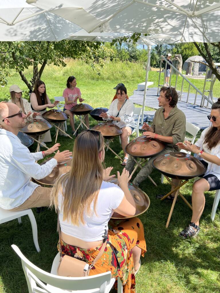 Bramari Handpan Akademia Michał na szkoleniu w terenie